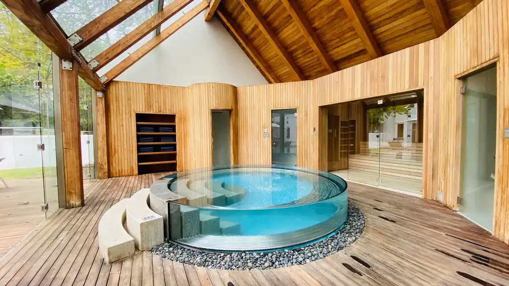Experience tranquility in a modern indoor spa with wooden architecture