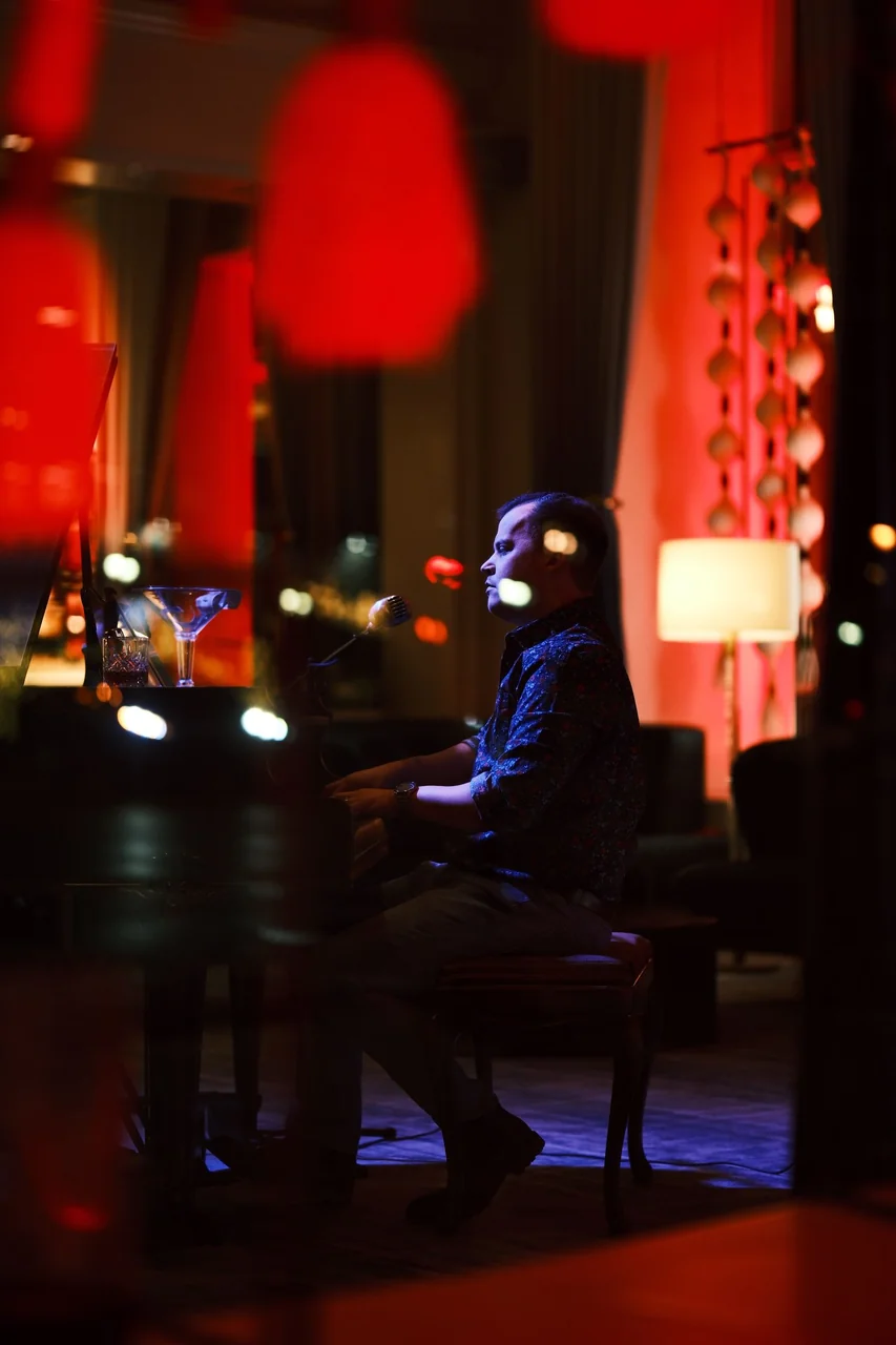 Live piano performance in the lounge