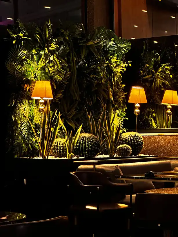 Refined evening atmosphere in the lounge area